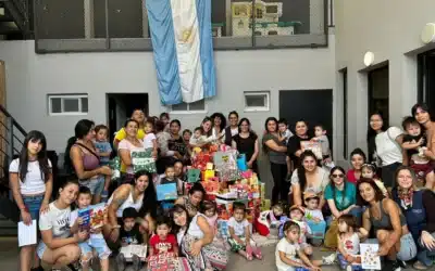 Un hermoso objetivo cumplido: el árbol de los 700 regalos